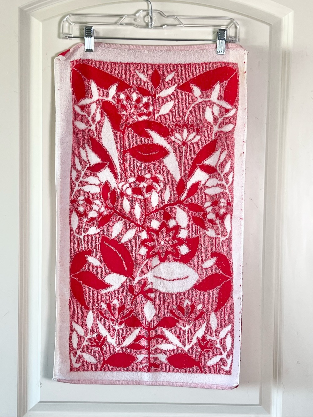 VTG 70s Mid Century Red White Floral Botanical Terry Cotton Reverse Hand Towel